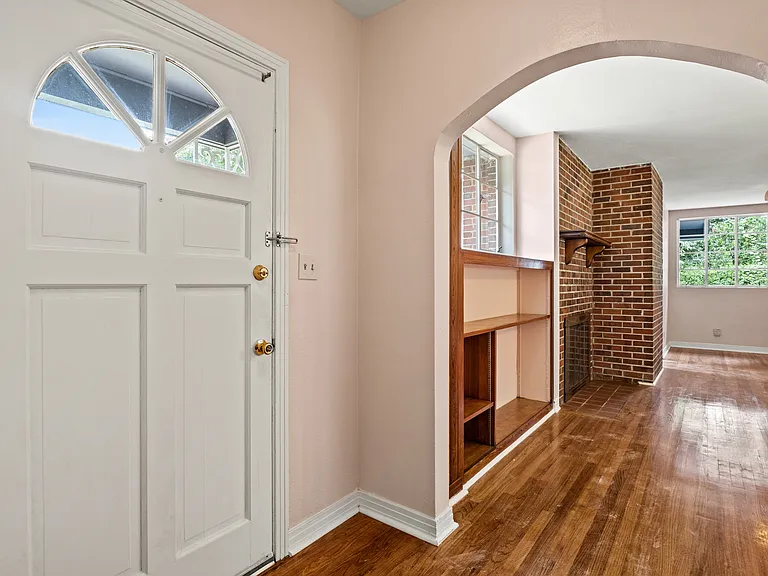 1473 Marion Ave — Photo 3