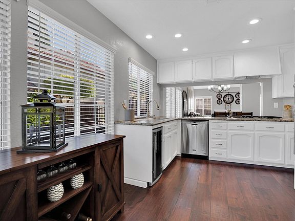 4th image of 109 Lost Lake Ct