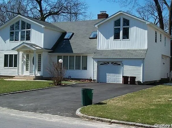 54 Overlook Terrace, East Hills, NY 11577