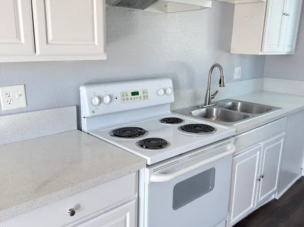 388 N 14th St APT 2, Las Vegas, NV 89101