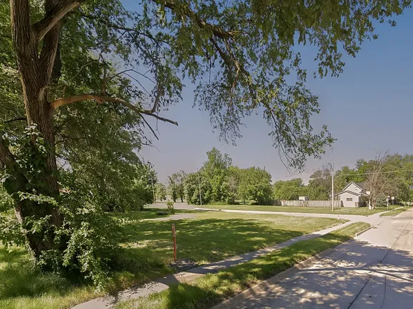 2551 Maury St, Des Moines, IA 50317