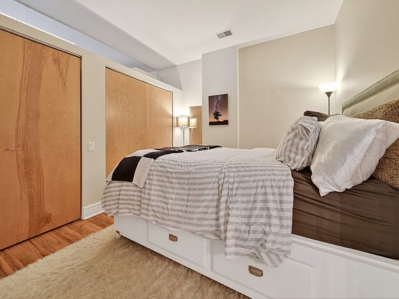 5th image of 212 W Washington St APT 1402