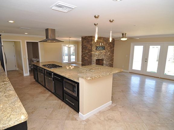 3rd image of 4814 E Mulberry Dr