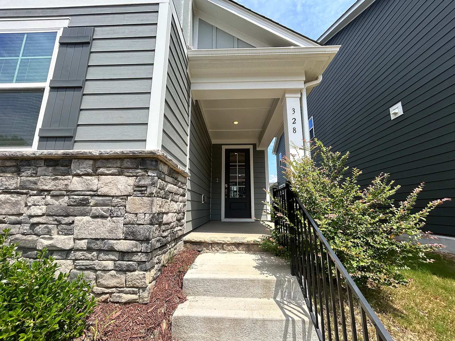 4 bed, 2146 sqft, $2,299 — Photo 3