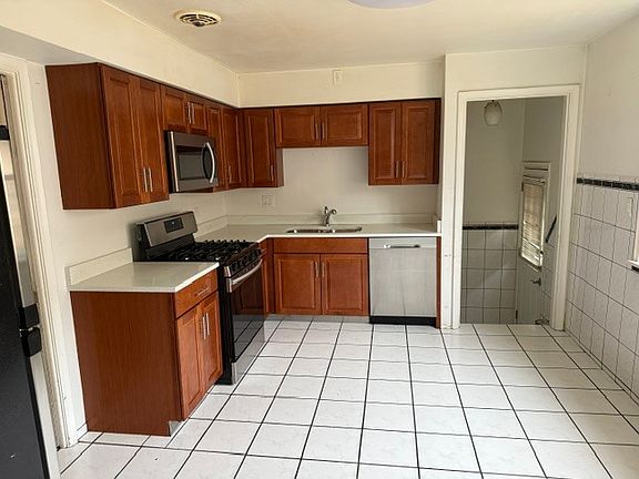 5th image of 7238 N California Ave