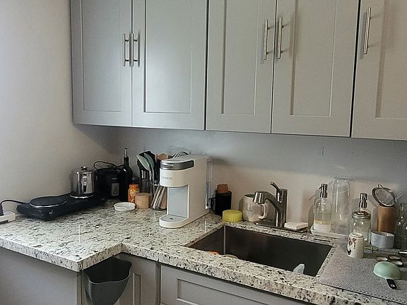 4th image of 2517 SW 32nd Ave #B