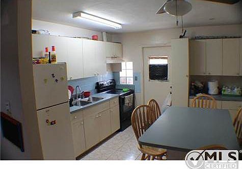 5th image of 2345 Lark Ln