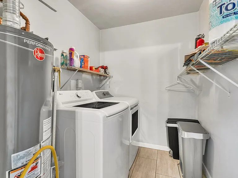 304 Wales Cir — Photo 11