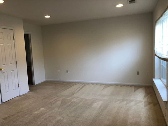Office or extra bedroom near entrance