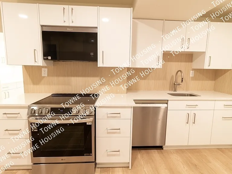 17 N Pearl St #1 — Photo 4