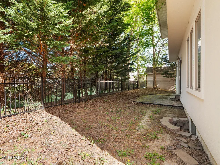230 Norwood Ave — Photo 33