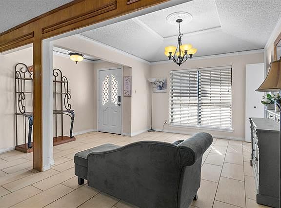 3rd image of 6230 Parkview Dr