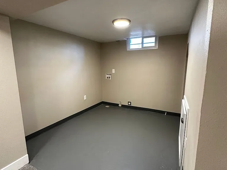 224 SW 6th St — Photo 3