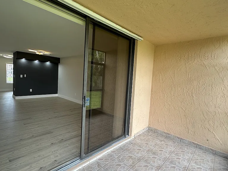 8211 NW 191st St #3-C — Photo 18