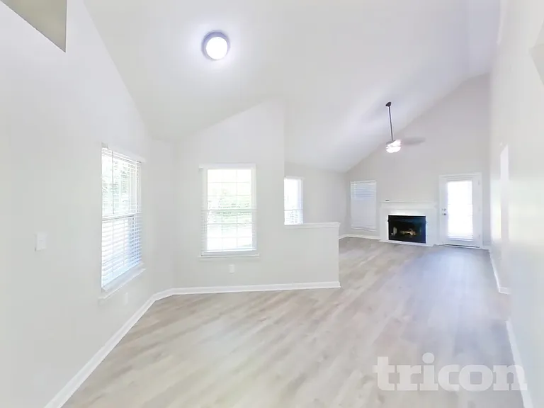 2701 River Bend Dr — Photo 3