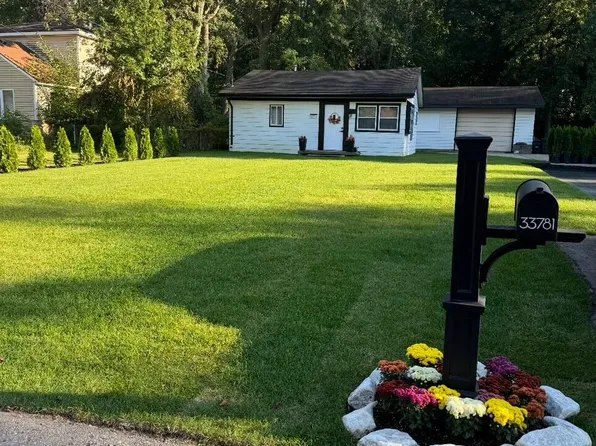 33781 Richland St, Livonia, MI 48150