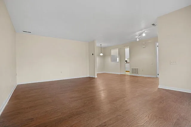 1 bed, 1886 sqft, $1,200 — Photo 3