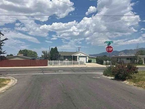 Exterior Neighborhood (street photo)