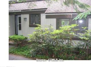 23 Library Ln, Simsbury, CT 06070