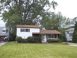 2nd image of 906 West Dr