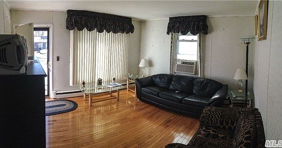 3rd image of 24 Saint Andrews Dr