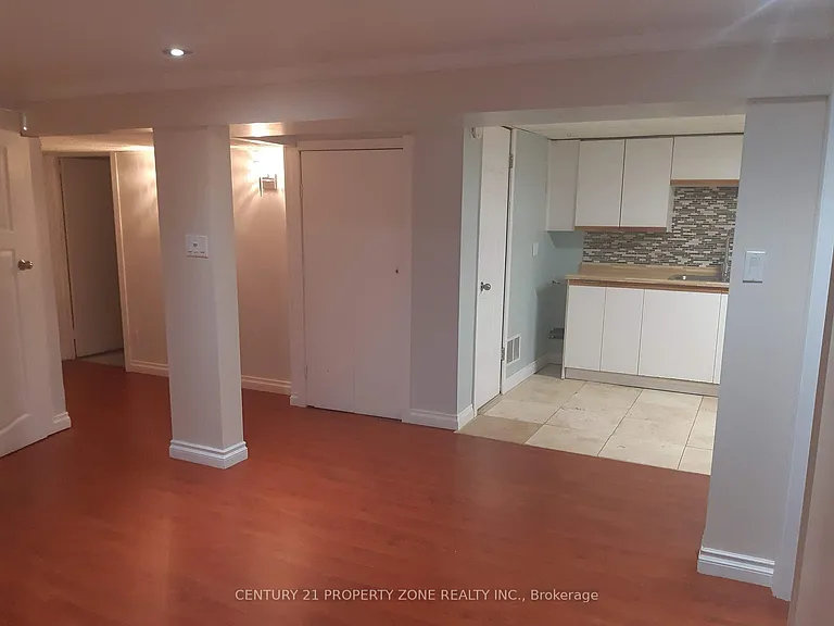 164 Earnscliffe Cir #LOWER — Photo 3