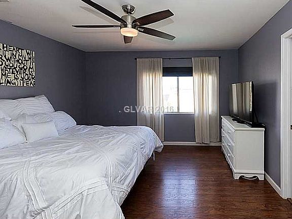 3rd image of 1522 Silver Falls Ave