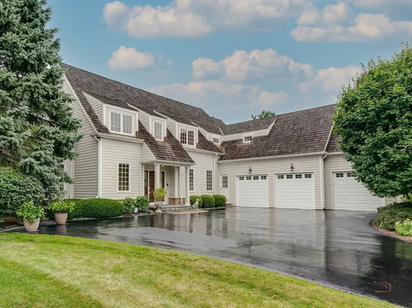 2000 W Southmeadow Ln, Lake Forest, IL 60045