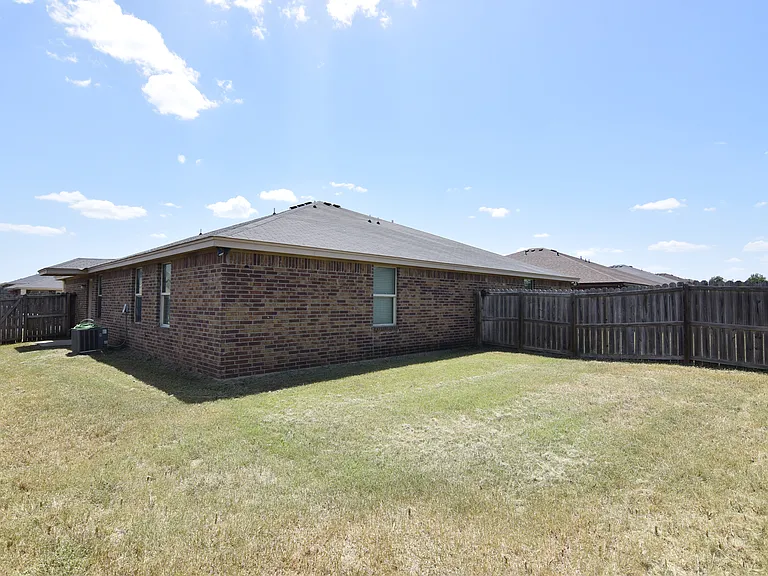 1209 Loyal Ln, Killeen — Photo 13
