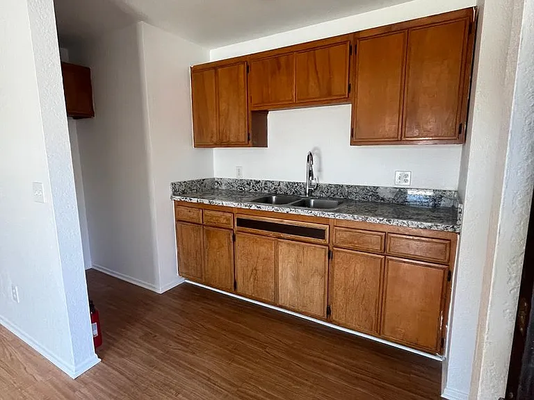 1016 Benito Ave — Photo 4