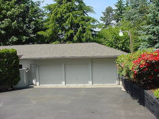 3 car garage w/storage