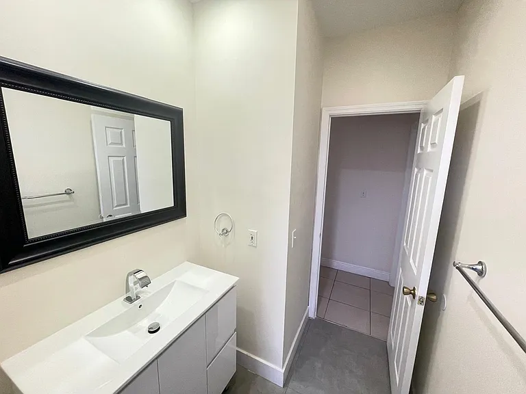 12468 SW 121st Ave — Photo 3