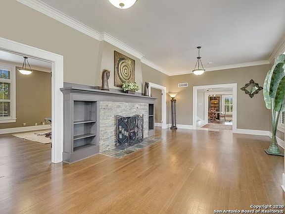 5th image of 429 W Broadview Dr