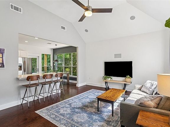 2nd image of 70498 K St