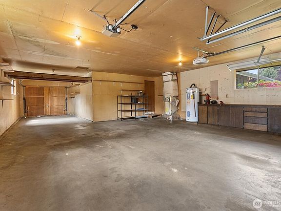 5th image of 11028 23rd Drive SE