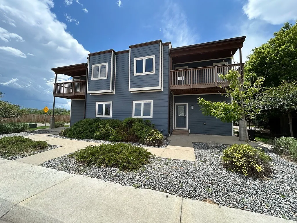 3 bed, 2400 sqft, $3,490 — Photo 1