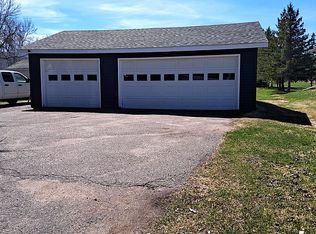 534 E 39th St, Hibbing, MN 55746