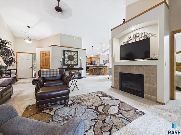 5th image of 714 E 70th Pl