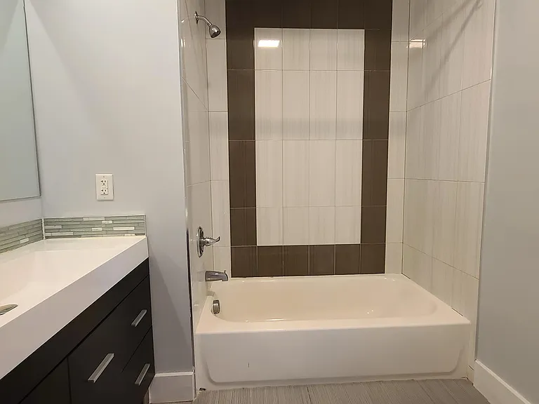 5711 Washington St #404 — Photo 11