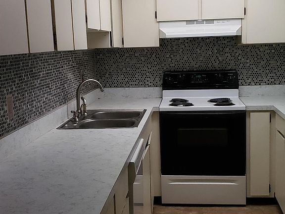 4th image of 8005 Hillcrest Ter