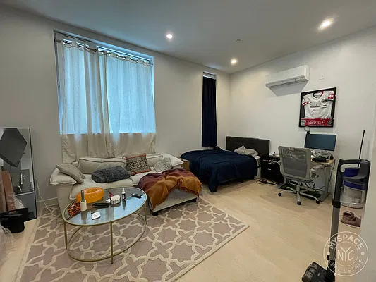 Living room, photo 2