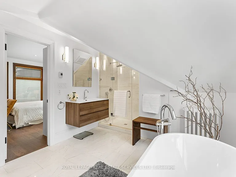 24 Mann Ave — Photo 28