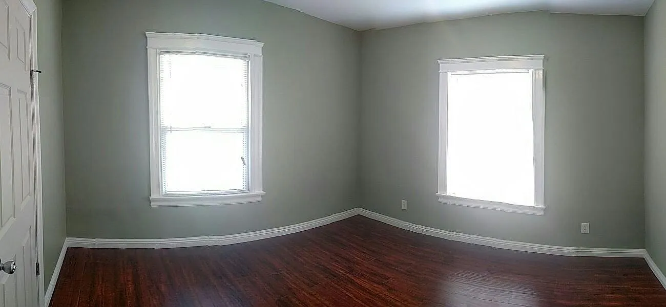 454 E 32nd Street — Photo 2