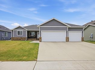219 6th St E, Horace, ND 58047