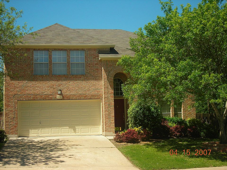 Nice corner lot home!