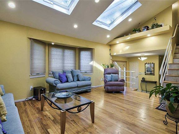 4th image of 3 Cornell Dr