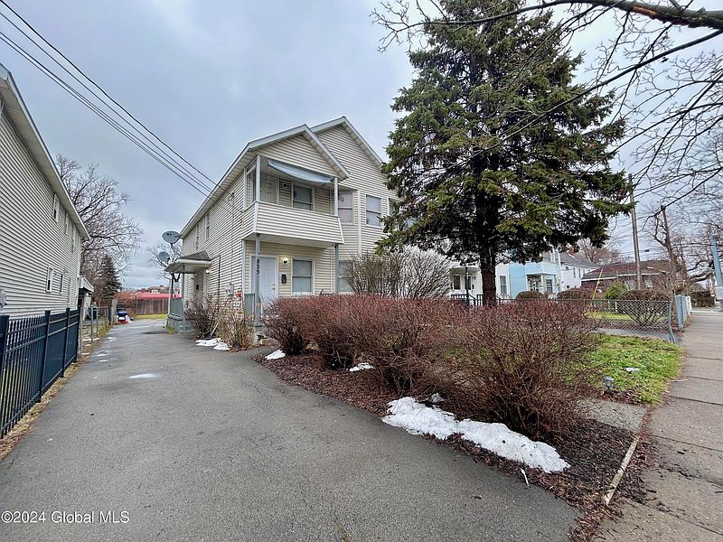 3rd image of 825 Hamilton Street