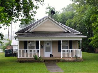 124 Walnut Ave, Charleston, IL 61920