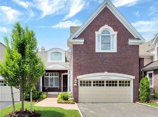 9 Hathaway Ln, Manhasset, NY 11030