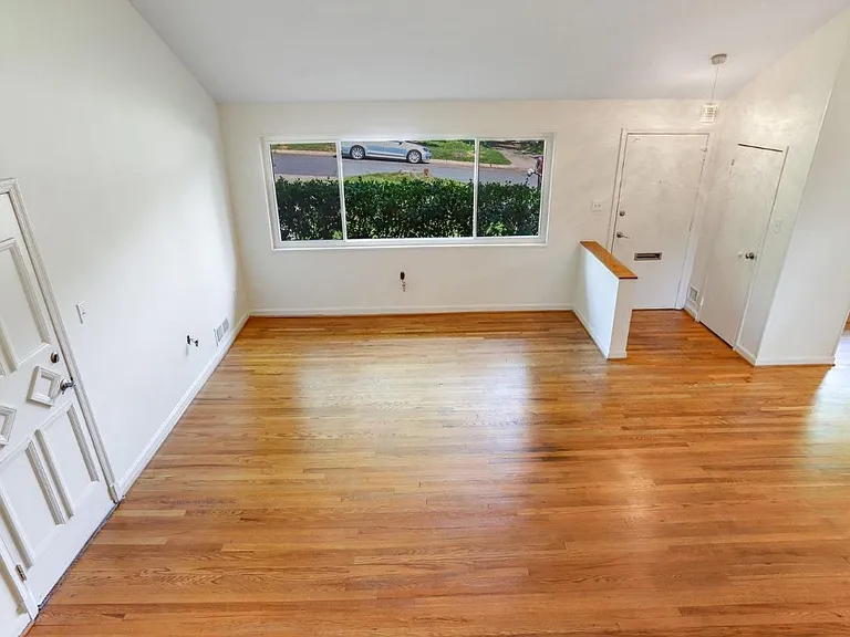 4516 Gretna St — Photo 7